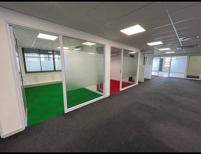 1,030M² BUSINESS TO LET IN WOODSTOCK